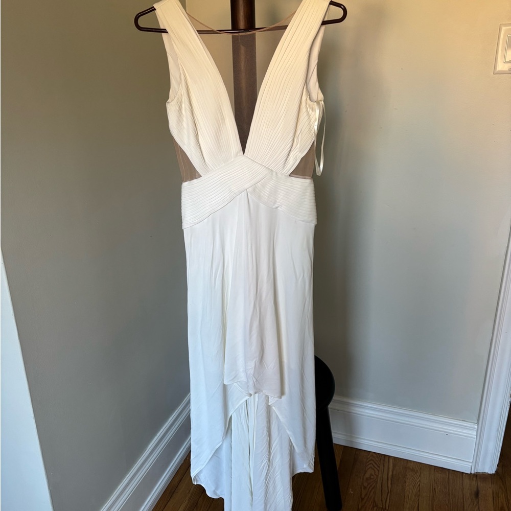 Gorgeous BCBG White Plunge Neck Sleeveless Gown( size small)